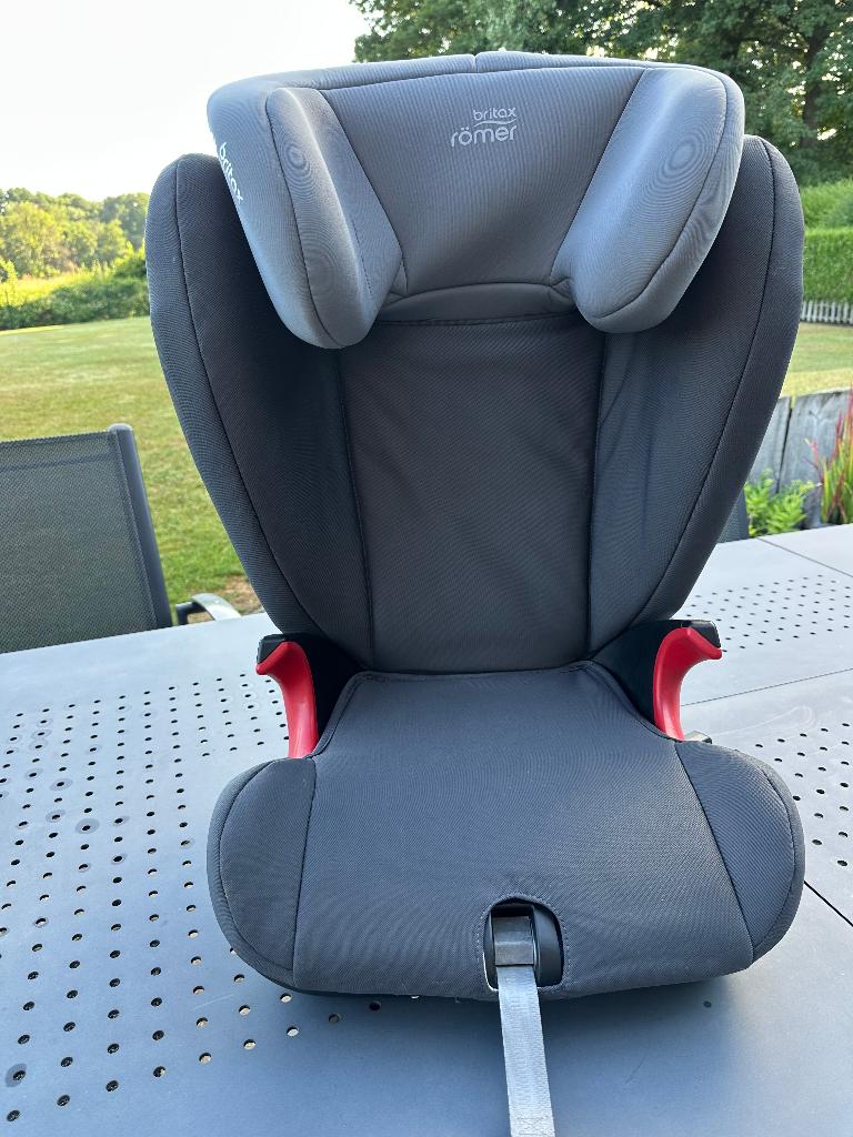 Römer Britax rehausseur gris/noir avec isofix (15 à 36 kg), Romer, 15 à 36 kg, Enlèvement, Utilisé