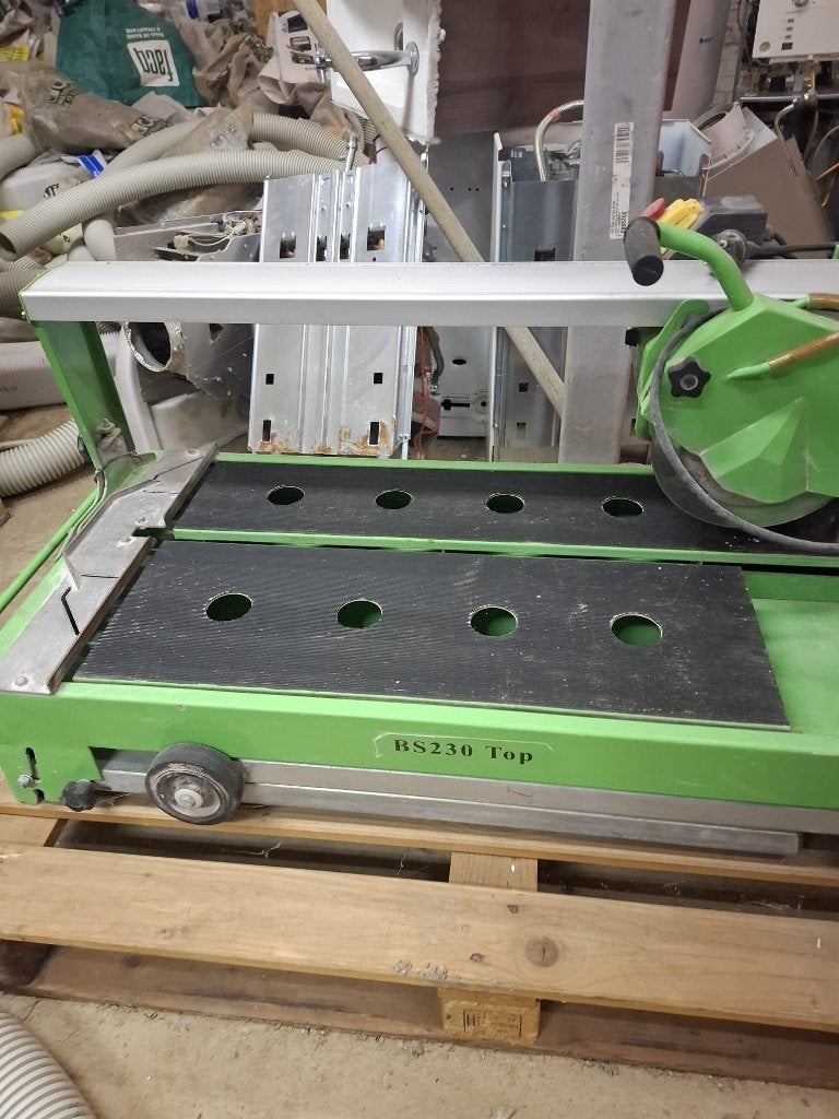 Machine a découpe de carreaux est carrelage, Enlèvement, Comme neuf, 1000 watts ou plus, Autres types