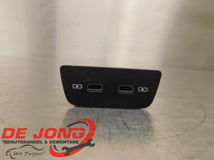 AUX/USB aansluiting van een Volkswagen Golf, Gebruikt, -, Volkswagen, -