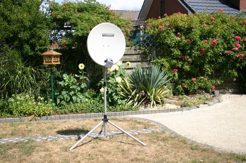 Luxevoet schotelantenne, Ophalen, Zo goed als nieuw