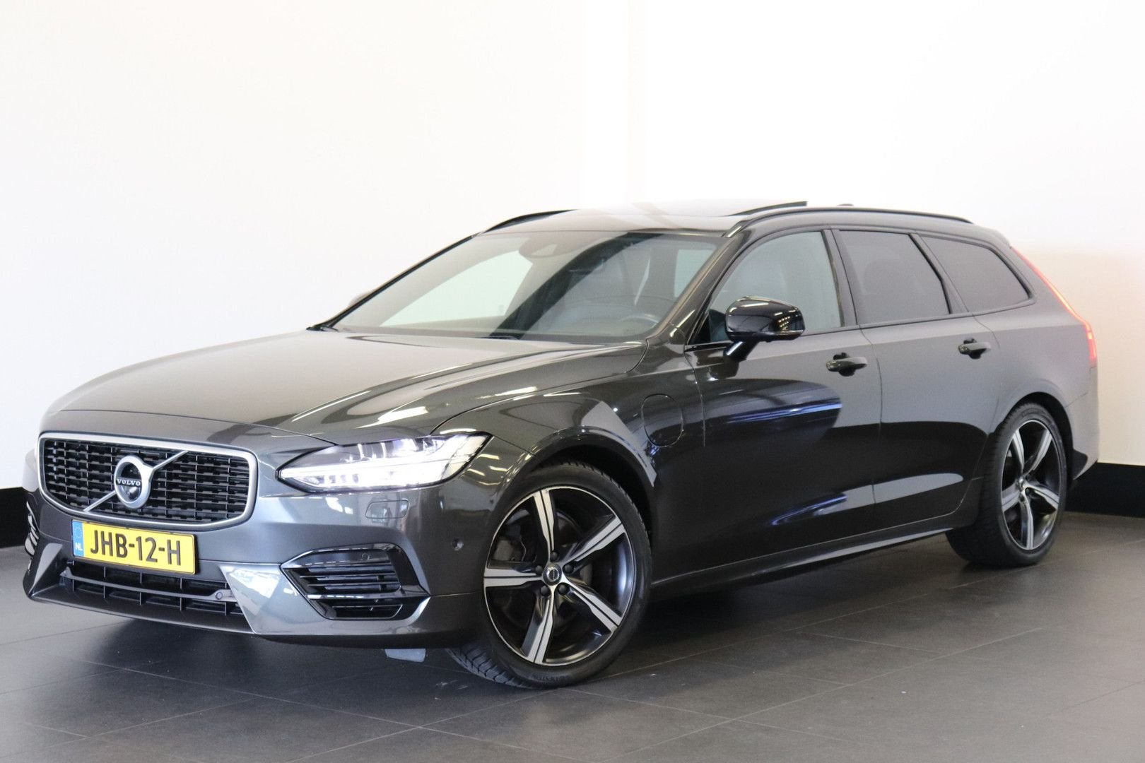 Volvo V90 2.0 T8 AWD R-Design 391PK | Pano | H&K Audio | Hea, Automaat, V90, Zwart, Bruin