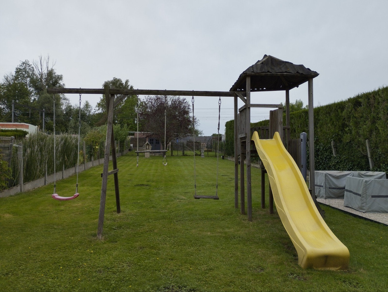 Speeltuig met glijbaan en schommels, Ophalen, Gebruikt, Glijbaan