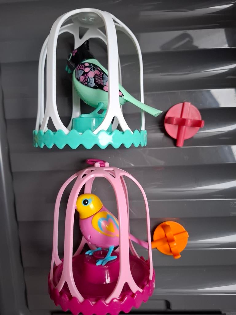 2 digibirds - interactieve vogel+fluitring+kooi als nieuw, Ophalen, Zo goed als nieuw