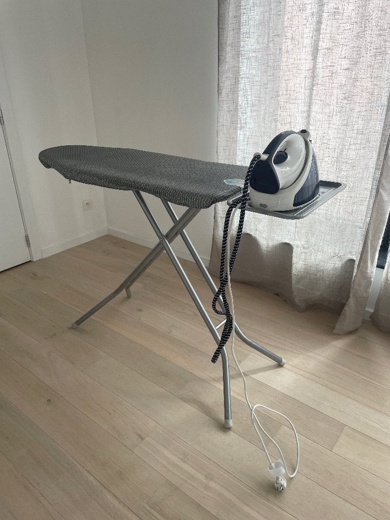 Strijkplank met strijkijzer, Elektronische apparatuur, Strijkijzers en Strijkplanken, Ophalen, Gebruikt, Strijkijzer met snoer