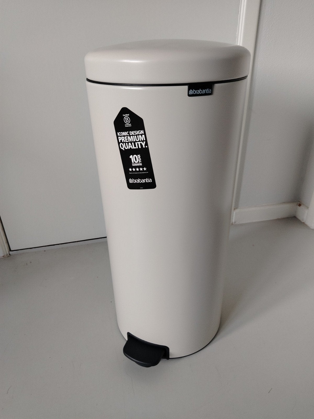 Brabantia newicon pedaal 30 liter beige  nieuw, Neuf, 50 – 75, À pédale, Enlèvement ou Envoi