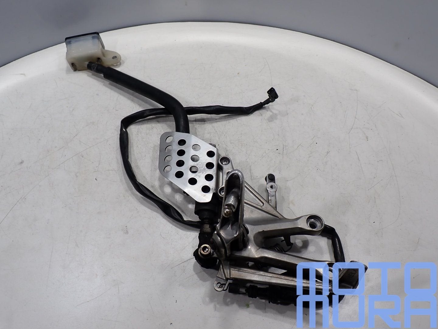Honda CBR 1000 RR 2004 - 2007 voetsteun rechts schetsplaat r, Gebruikt, -, -, Ophalen of Verzenden