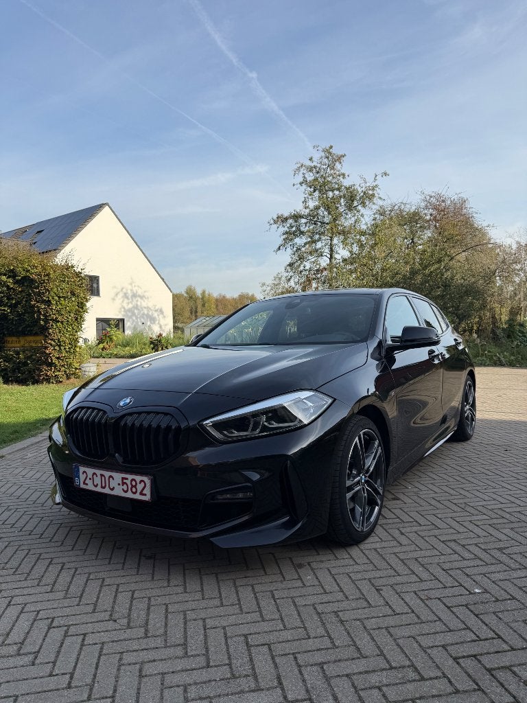 BMW M Sport – Benzine – 2021, Voorwielaandrijving, Dealer onderhouden, 1 Reeks, Zwart