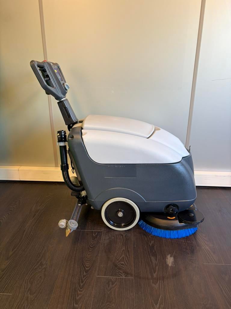 Nilfisk SC400 | Schrobmachine | Nieuw accupakket, Enlèvement ou Envoi
