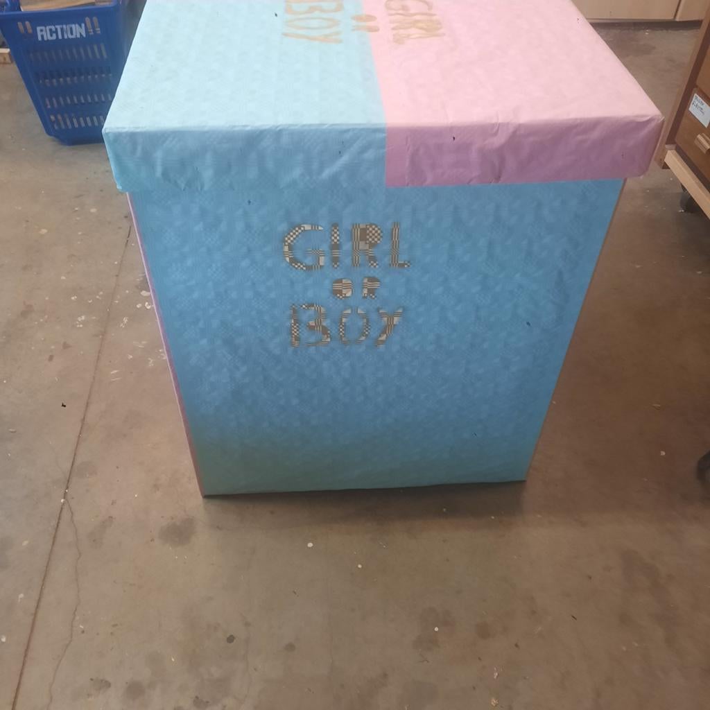 Grote doos in blauw rose voor verassing gender reveal, Ophalen