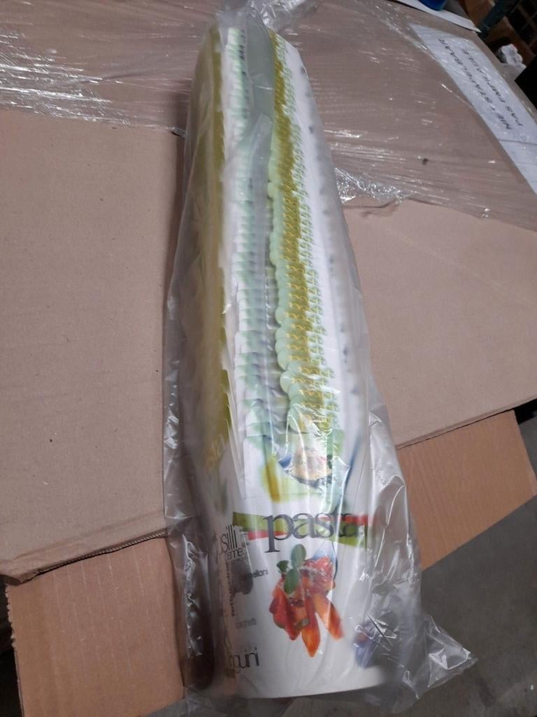 Pasta bekers, Ophalen