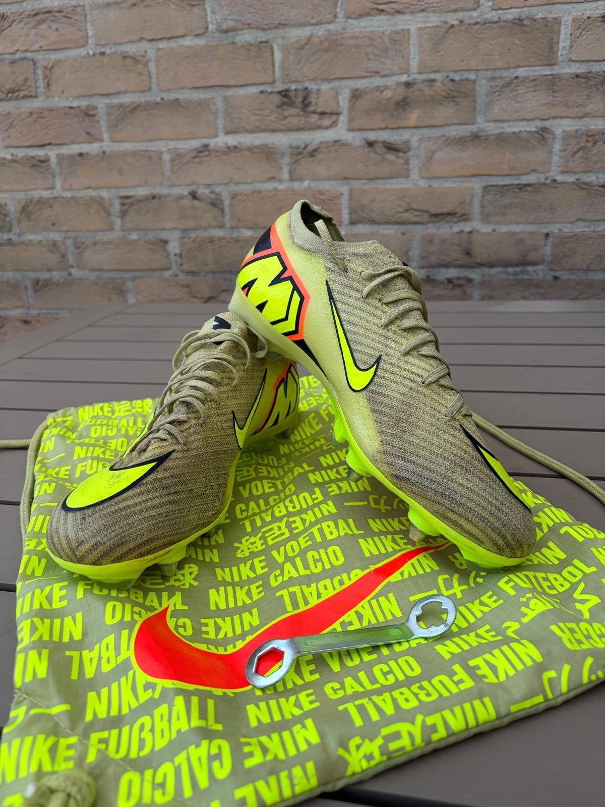 Voetbalschoenen: Nike Air Zoom Mercurial Vapor 16 Elite SG, Enlèvement, Comme neuf, Chaussures
