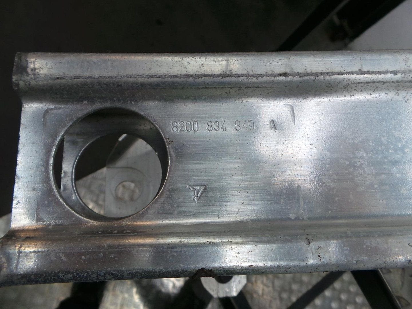 RENAULT CLIO VOORBUMPER BALK 2013, Auto-onderdelen, Ophalen of Verzenden, Gebruikt, ARN erkend
