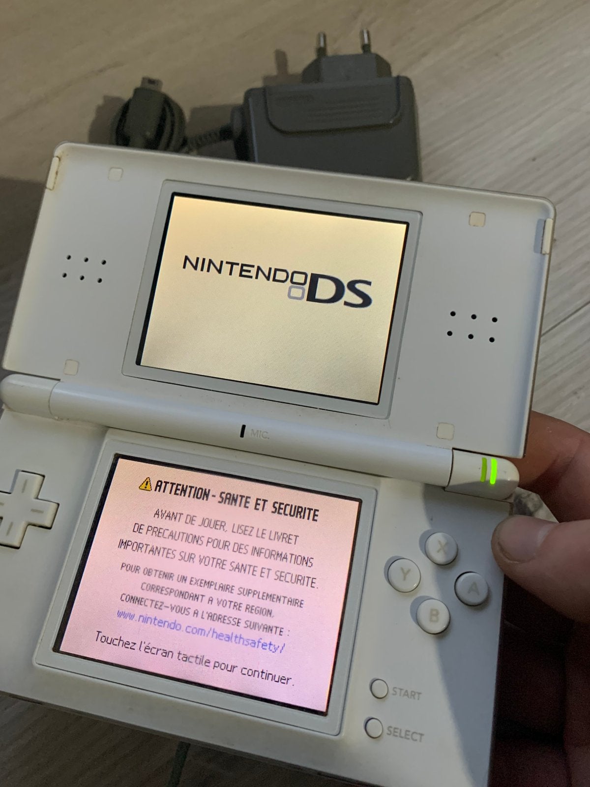 Nintendo DS Lite White - Retro draagbare console, Games en Spelcomputers, Ophalen, Zo goed als nieuw, DS Lite
