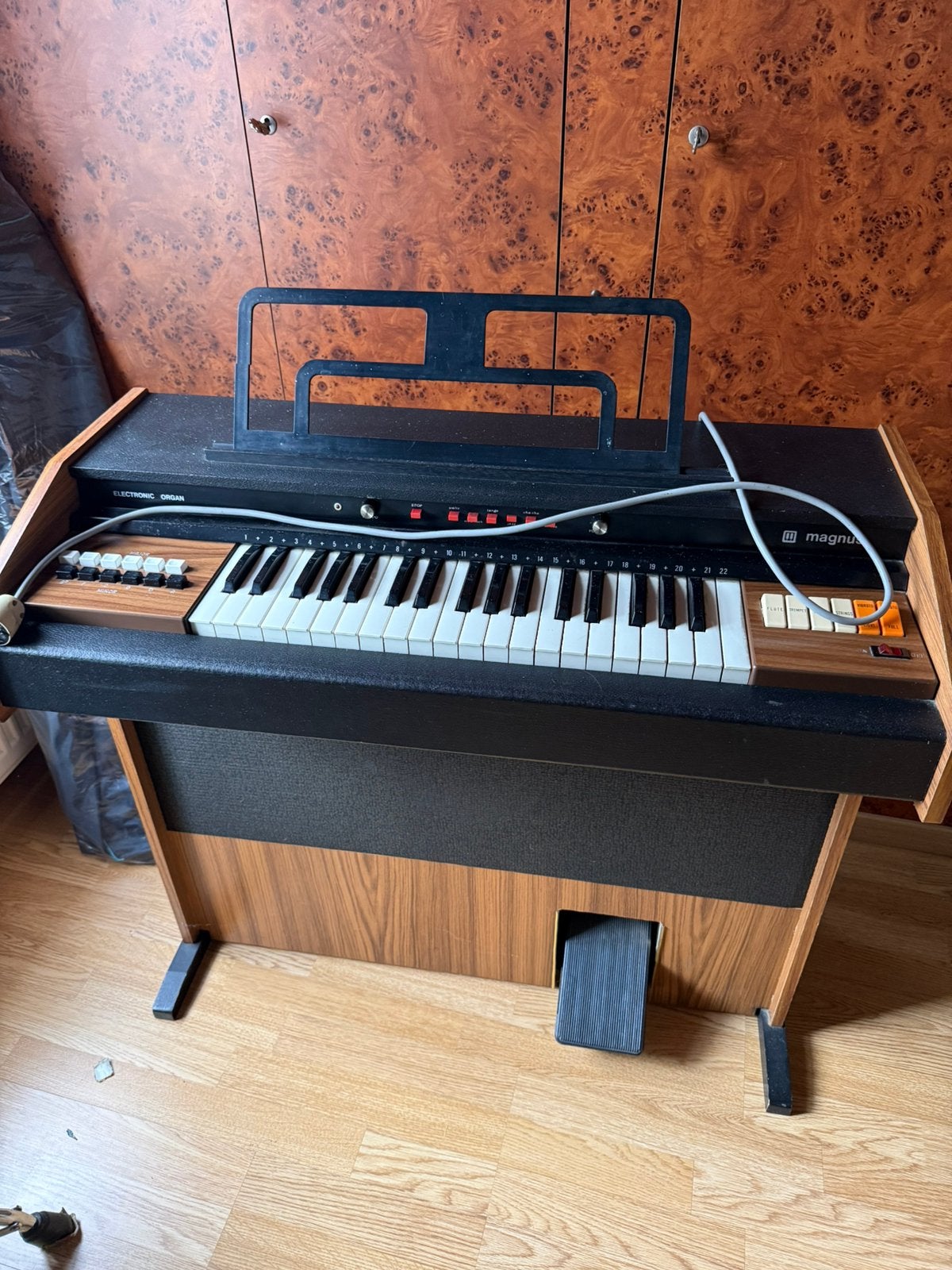 Magnus orgel jaren 70 model 1751 gratis op te halen, Ophalen, Zo goed als nieuw, Orgel