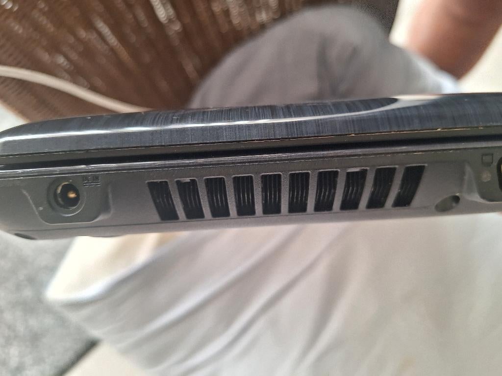 Ordinateur portable Akoya I5, Enlèvement, Inconnu, Avec carte vidéo, 15 pouces