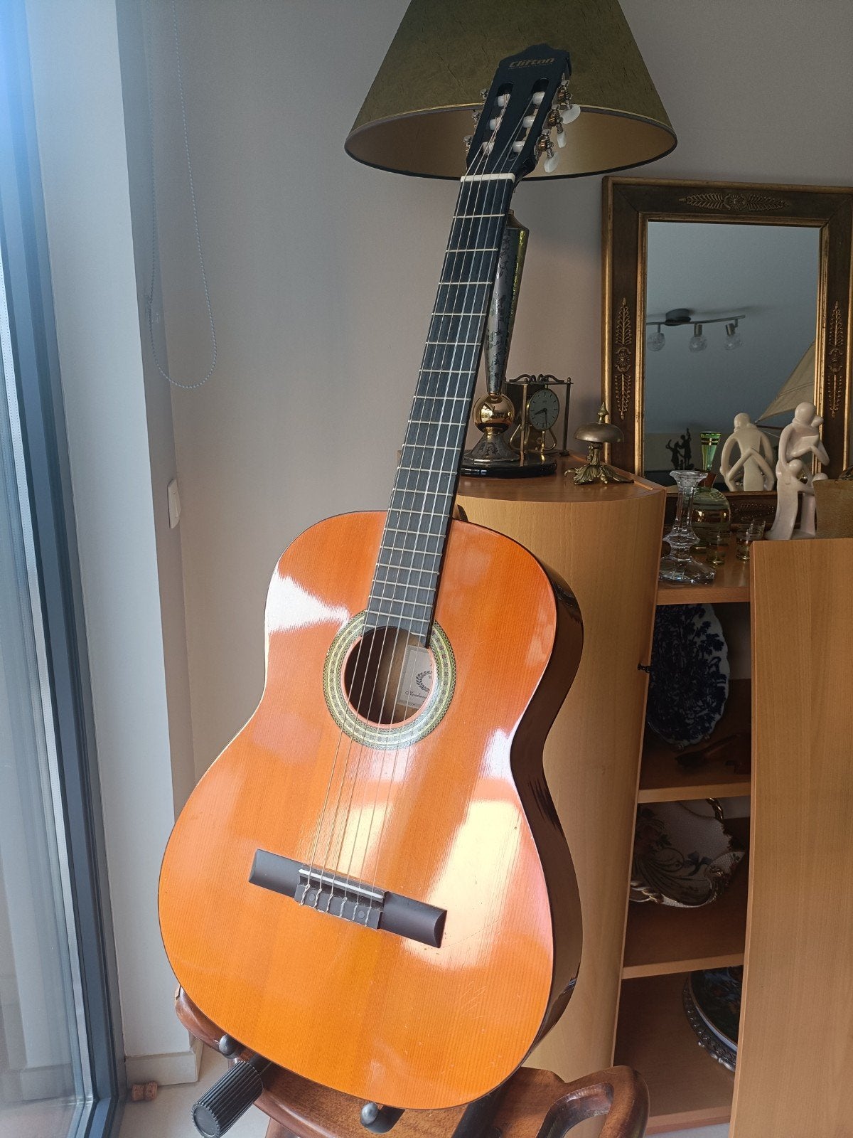Guitare Classique 4/4 CLIFTON cordes nylons.Bon état jouabel, Enlèvement