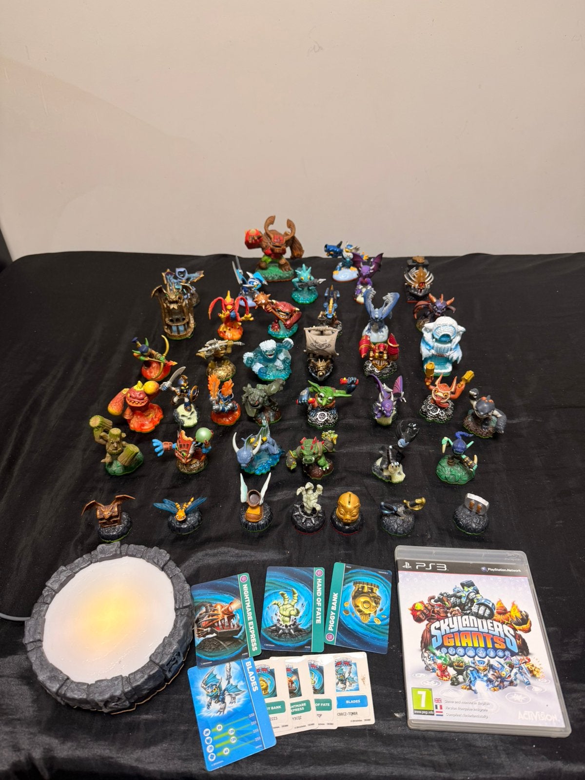 Skylanders Giants PS3 Bundle – 40 Figures + Portal + Game, Games en Spelcomputers, Ophalen, Zo goed als nieuw
