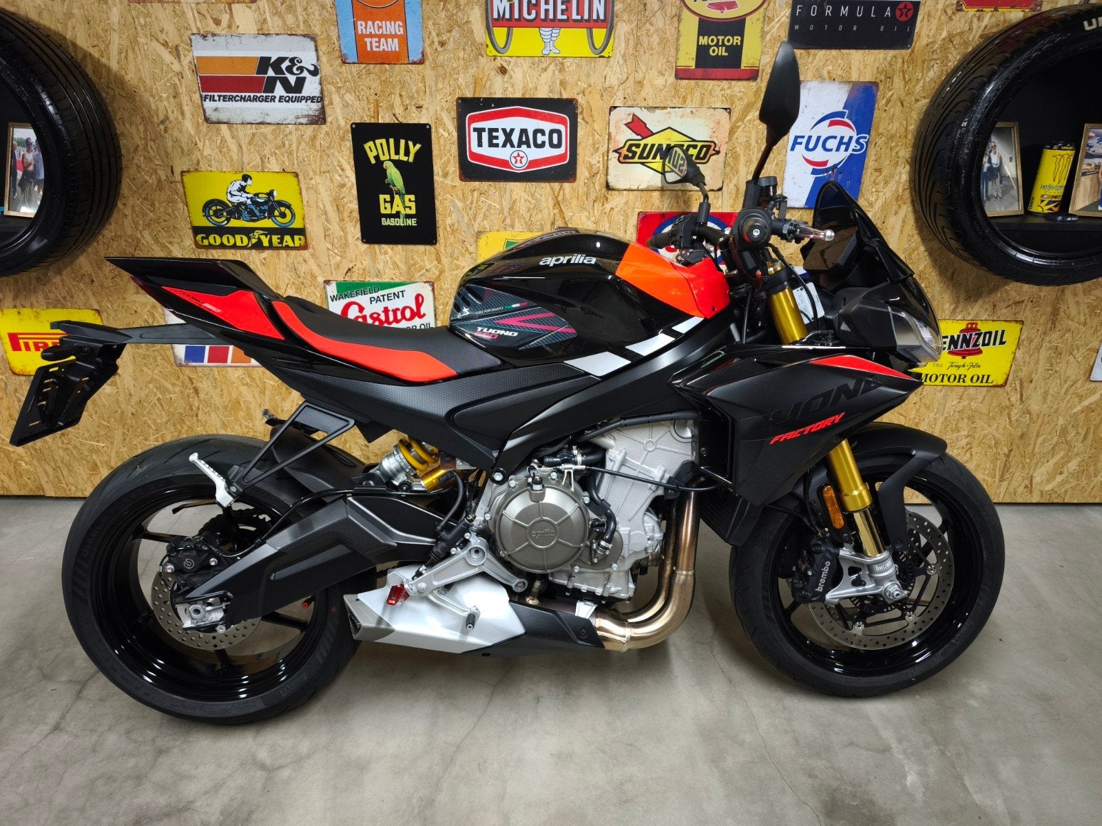 ApriliaAprilia Tuono 660 Factory / 2025 / 1500 km / Alarm, Motoren, Motoren | Aprilia, ABS, 2 cilinders, Bedrijf, Meer dan 35 kW