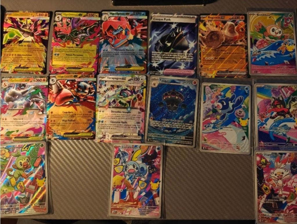 Lot de 1400 cartes Pokémon+ boîte de rangement métallique, Enlèvement, Comme neuf, Plusieurs cartes