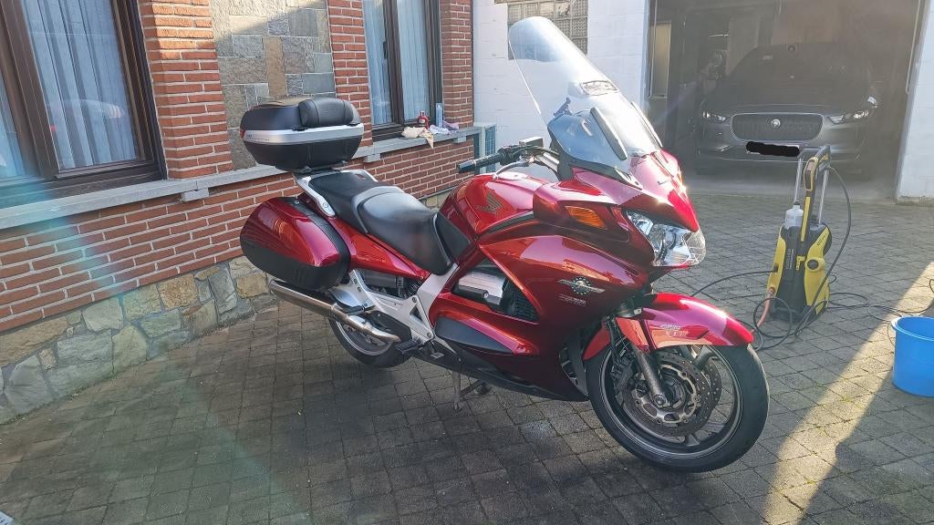 Honda ST1300, Motoren, Motoren | Honda, Particulier, Toermotor, meer dan 35 kW, 4 cilinders, ABS, Cardan-aandrijving, Ophalen