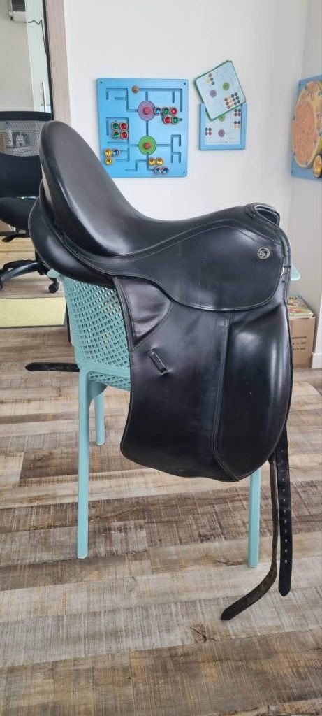 Selle de dressage KIEFFER Lusitano, Animaux & Accessoires, Utilisé, Housse de selle incluse, M (17 pouces), Dressage