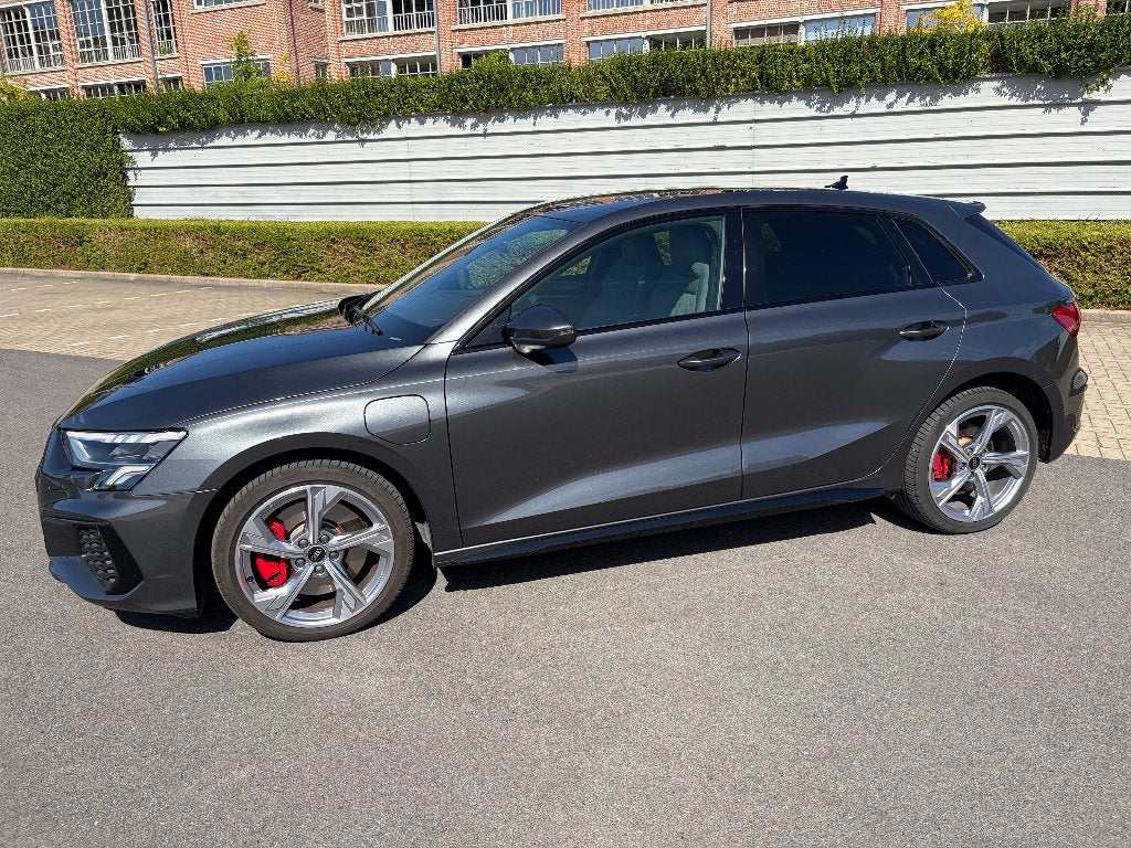 Audi A3 Sportback 45 TFSIe S-line Competition, Dealer onderhouden, Leder en Stof, Overige kleuren, 5 deurs