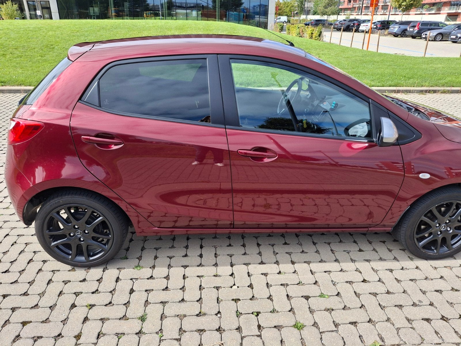 Mazda 2  1.3  bouwjaar 2014  Burgundy red, Autos, Boîte manuelle, Autres couleurs, 5 portes, 5 places