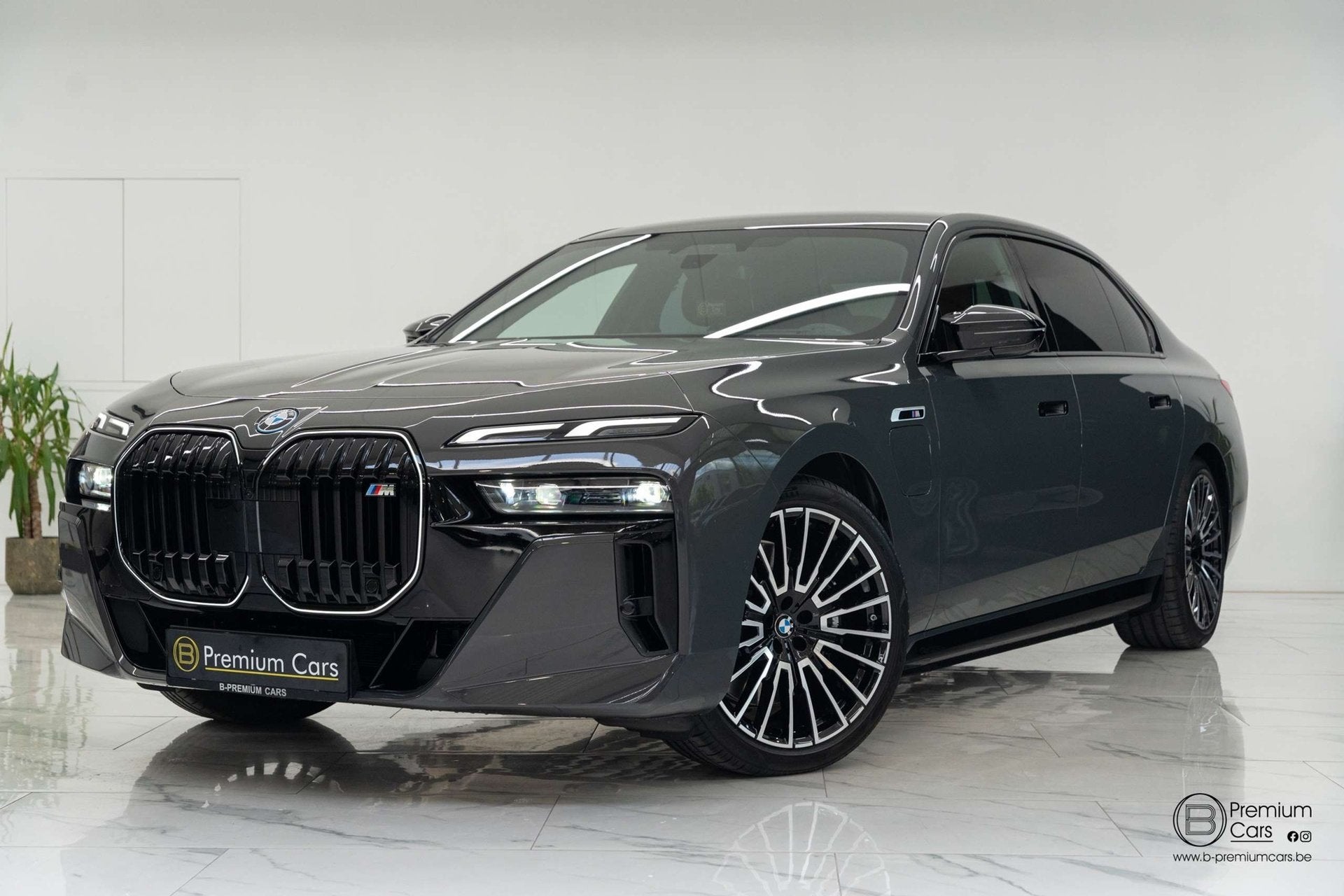 BMW 760 xDrive Individual! FULL OPTIONS! Black pack!, Auto's, Automaat, Euro 6, 420 kW, Hybride Elektrisch/Benzine