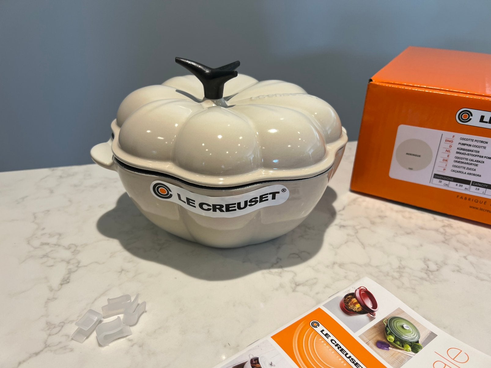 Nieuwe Le Creuset pompoen 20 cm Meringue in de doos, Antiek en Kunst, Ophalen of Verzenden