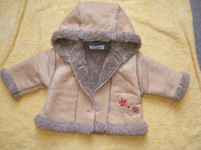 sergent major/premaman; un petit manteau +une robe t. 6 mois, Enfants & Bébés, Enlèvement ou Envoi, Manteau
