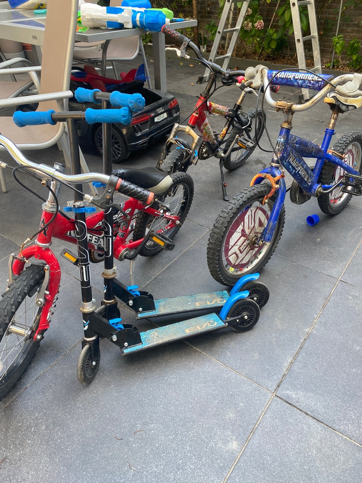 3 Jongens fietsen en 2 steps, Ophalen, Gebruikt