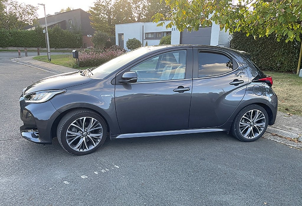Toyota Yaris 5 deurs 1.5 Hybrid-CVT Elegant LHD, Auto's, Dealer onderhouden, 450 kg, Euro 6, 1165 kg