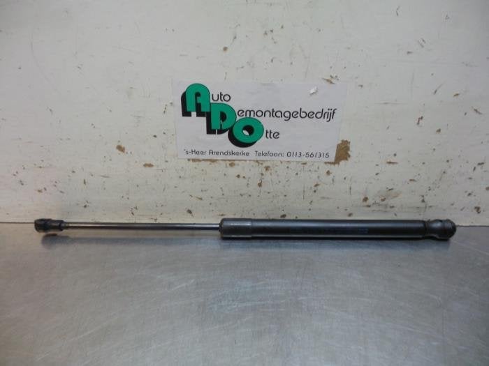 Amortisseur capot moteur gauche d'un Volkswagen Caddy (Caddy, Volkswagen, -, 3 mois de garantie, Utilisé