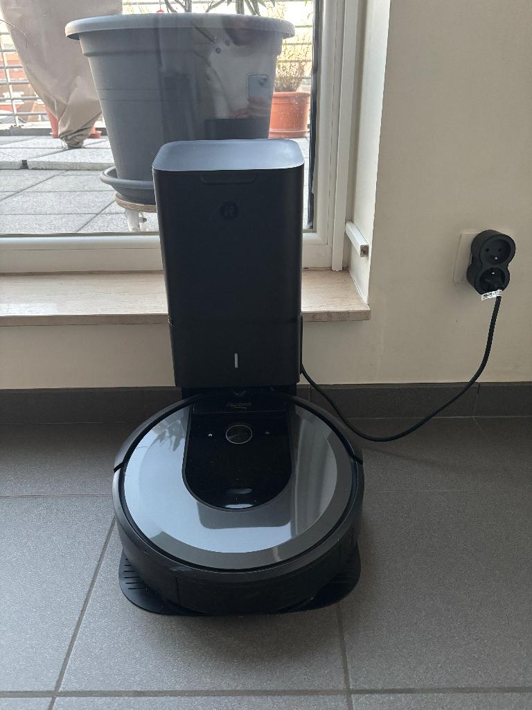 ASPIRATEUR iROBOT I7+ AVEC STATION AUTOVIDAGE, Electroménager, Enlèvement, Utilisé, Sac à poussière