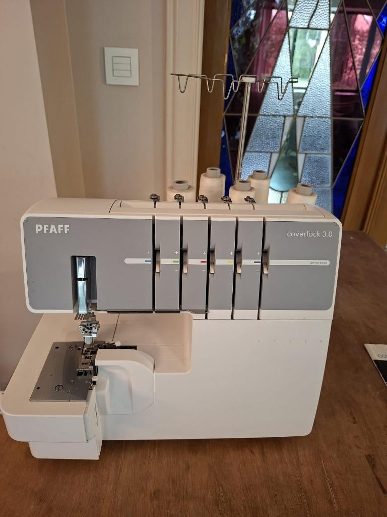 Naaimachine PFAFF Overlock Coverlock 5 draads, Hobby en Vrije tijd, Naaimachines en Toebehoren, Zo goed als nieuw, Lockmachine