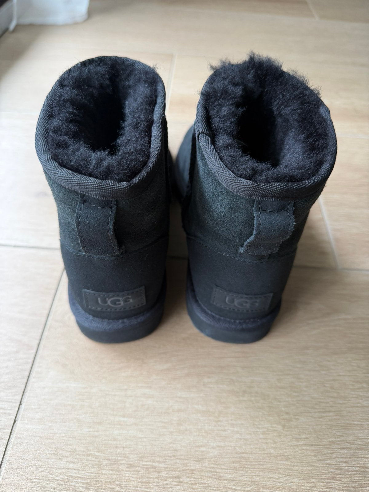 UGG’S, Kleding | Dames, Ophalen, Zwart, Lage of Enkellaarzen, Zo goed als nieuw
