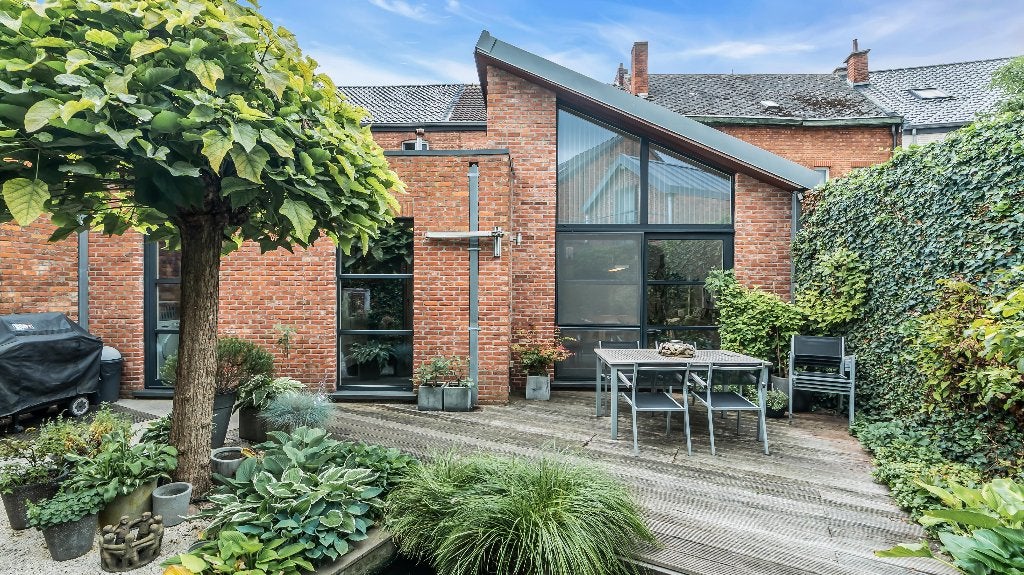 Verrassend ruime woning met praktijkruimte en gezellige tuin, Immo, 200 tot 500 m², 3580 Beringen, Tussenwoning, 134 kWh/m²/jaar