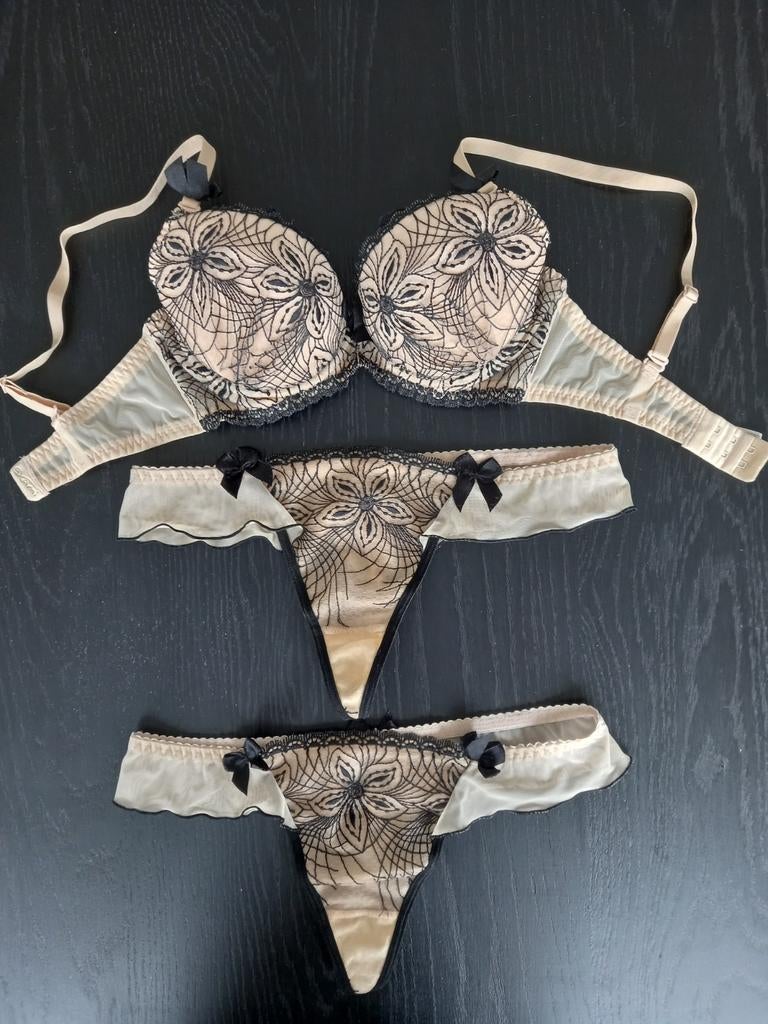 Nieuw lingeriesetje push-up 85b + 2 snaren 36, Kleding | Dames, Ondergoed en Lingerie, Ophalen of Verzenden, Setje