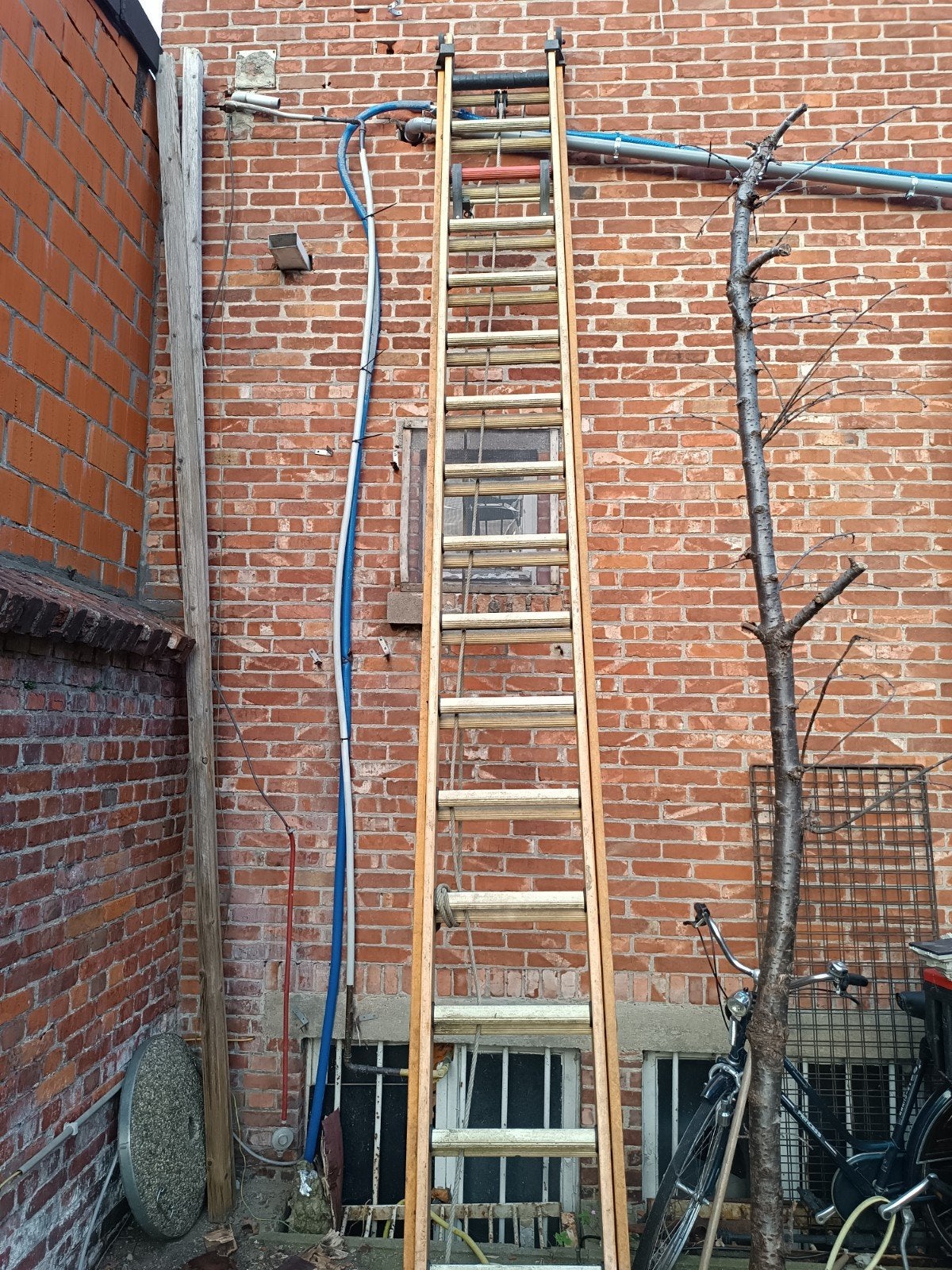 Échelle double 2 x 4m50, longueur totale de 9 mètres, Bricolage & Construction, Enlèvement, Échelle