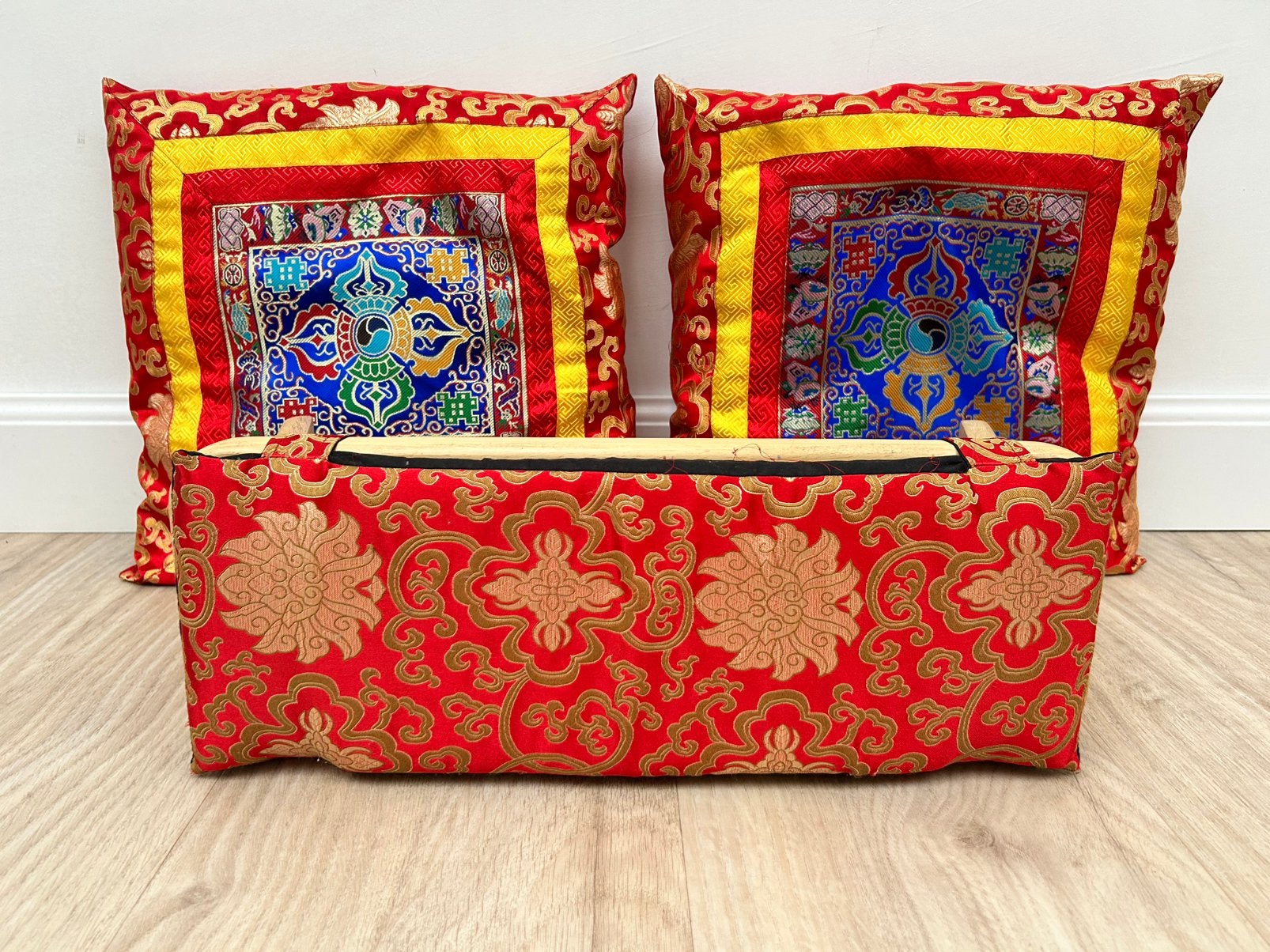 Houten meditatiebankje + kussen en 2 Tibetaanse kussens, Ophalen of Verzenden, Zo goed als nieuw