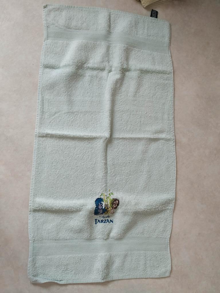 kinderhanddoek Disney Tarzan 50 x 90 cm , 3 kleuren, Enlèvement ou Envoi
