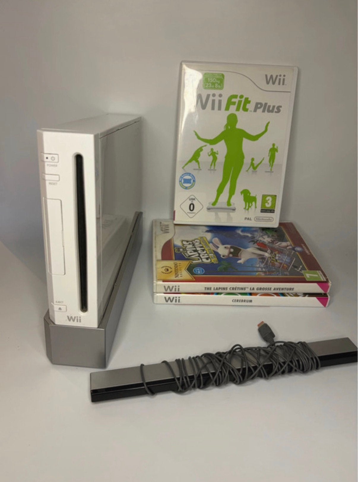 Console Nintendo Wii Blanche + cables + 3 Jeux, Enlèvement ou Envoi, Utilisé, Sans contrôleur, Avec jeux