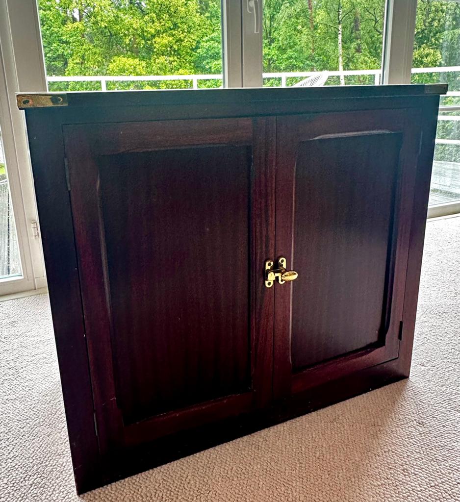 Compact opbergkastje in donker hout – koloniale stijl, Antiek en Kunst, Ophalen