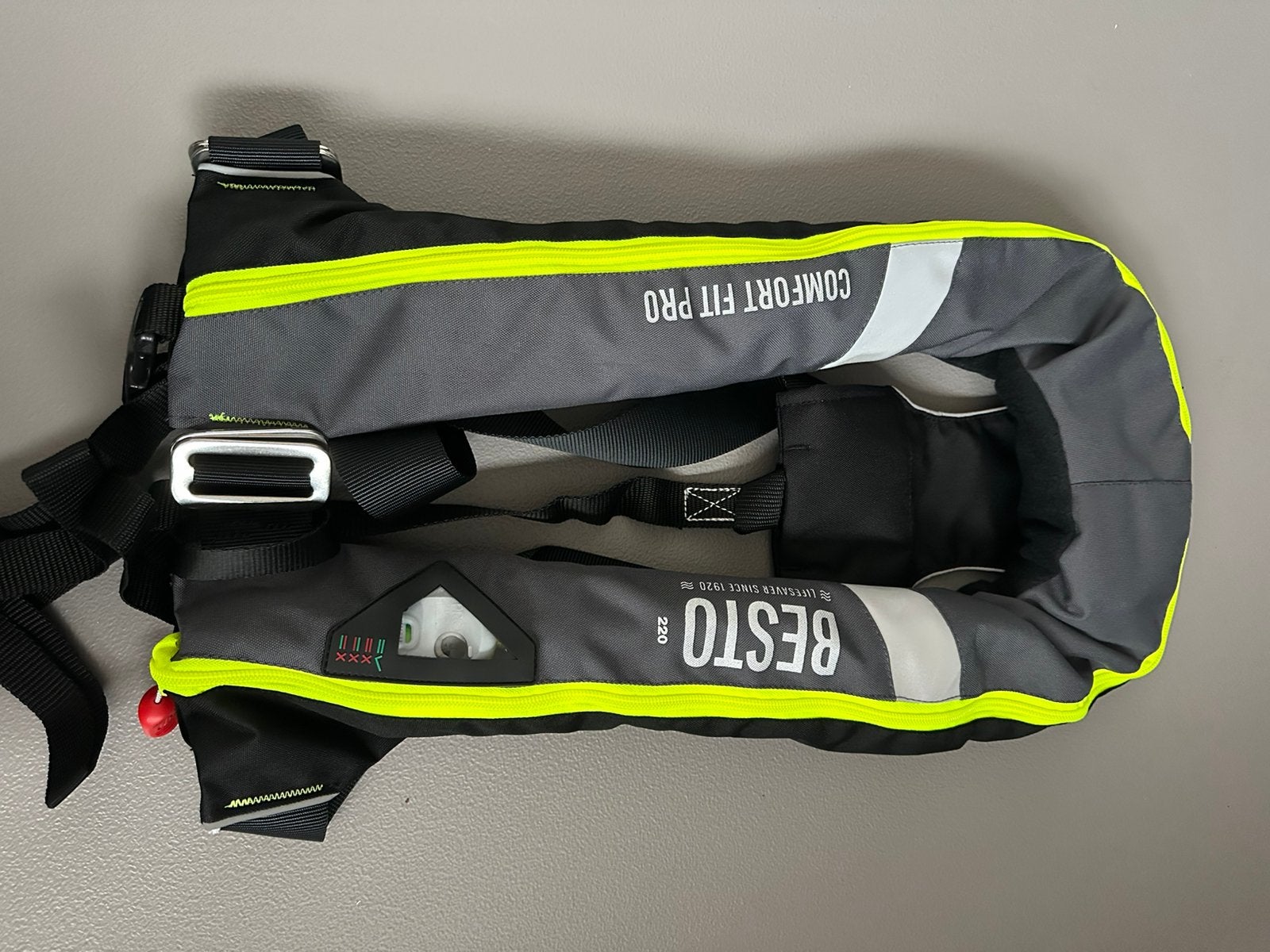 NIEUW Besto Comfort Fit Pro 220N automatisch reddingsvest, Watersport en Boten, Watersportkleding, Ophalen, Zo goed als nieuw