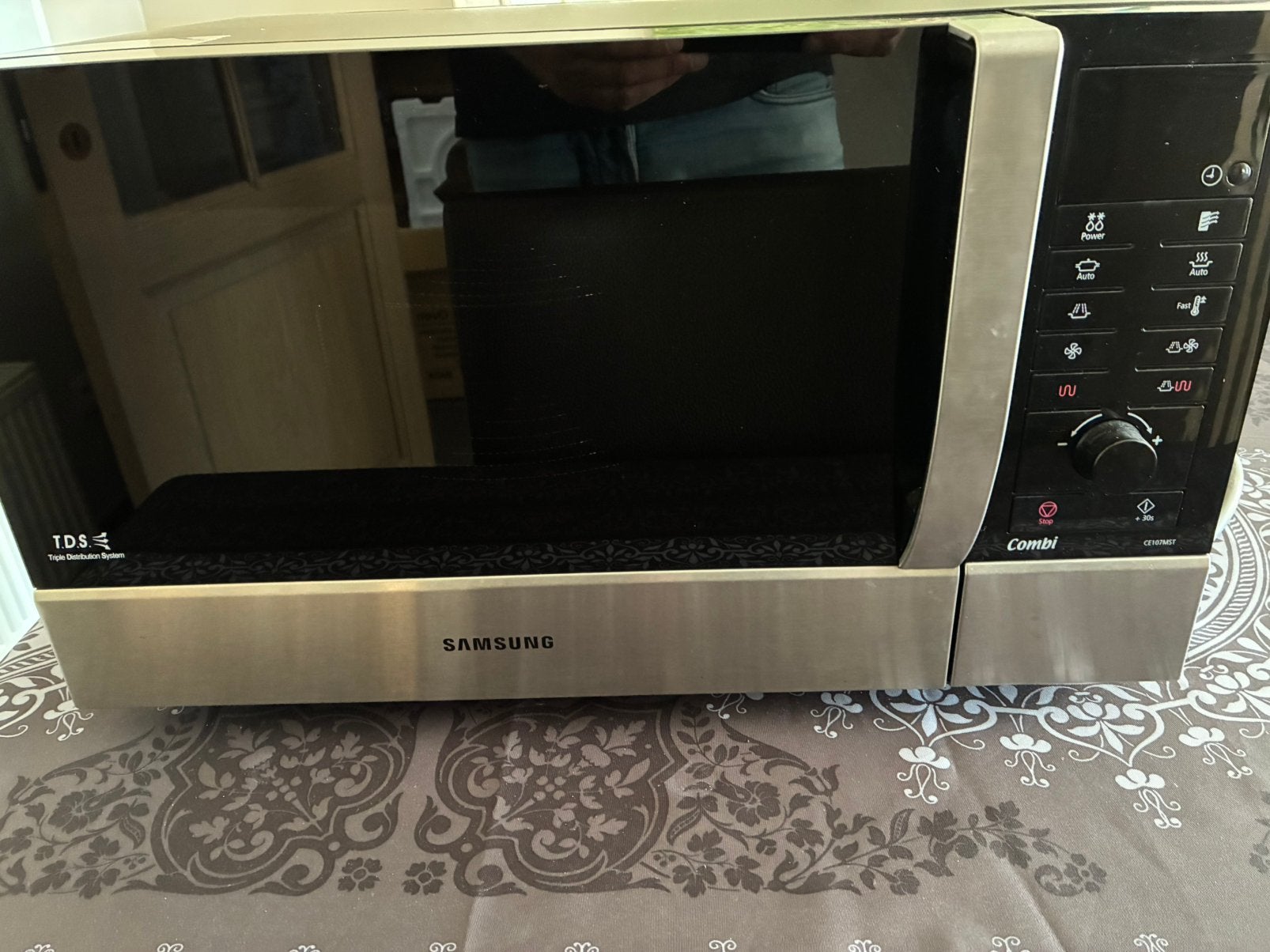 Combinaison : micro, air chaud, grill. Samsung CE107MST-3., Enlèvement, Four à micro-ondes combiné, Croustillant, Comme neuf