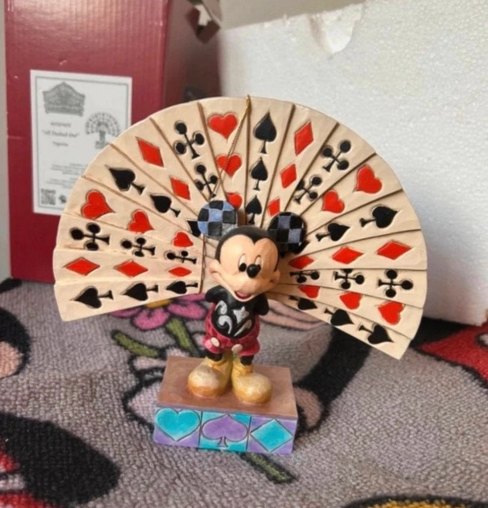 Disney traditions Mickey Mouse “All decked out”, Verzamelen, Ophalen of Verzenden, Mickey Mouse, Nieuw, Beeldje of Figuurtje