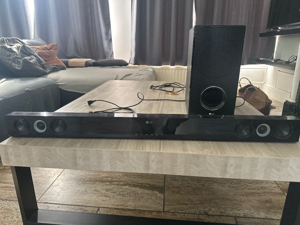LG soundbalk, Soundbar, 70 watt of meer, Zo goed als nieuw, Ophalen