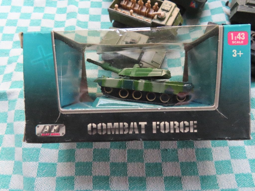 Lot assortiment speelgoedautootjes militair, Ophalen of Verzenden, Gebruikt