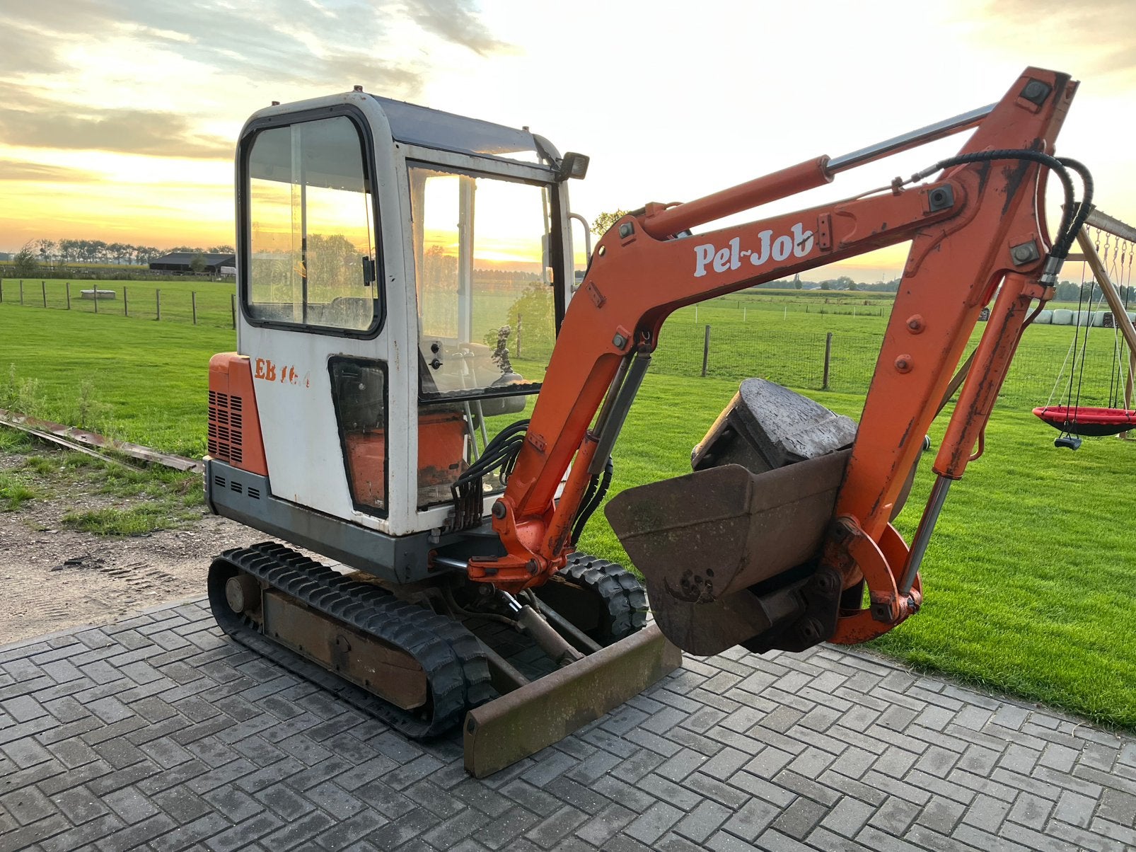 Peljob EB16.4 1997 minigraver te koop. 3 bakken, Zakelijke goederen, Machines en Bouw | Kranen en Graafmachines, Ophalen, Graafmachine