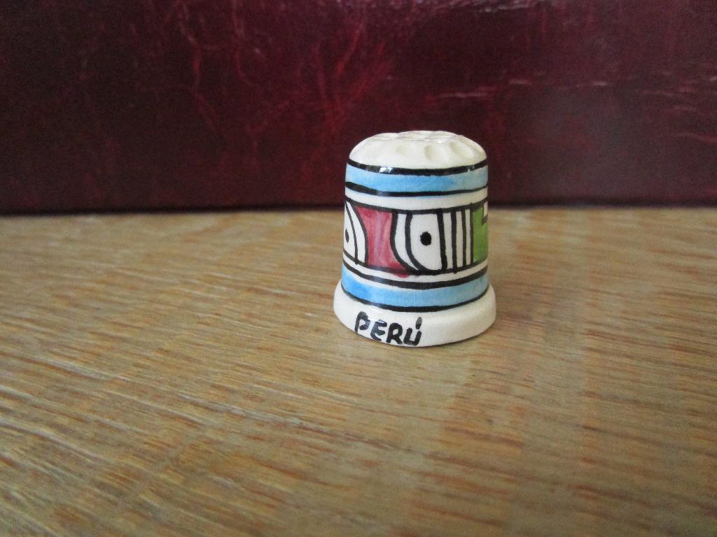 vingerhoedje Peru, Verzamelen, Vingerhoedjes, Ophalen of Verzenden, Nieuw, Porselein